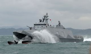 Напрежение в протока! Китай изпрати военни кораби, самолети и дронове край Тайван