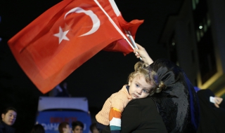 Партията на Ердоган загуби пълното си мнозинство