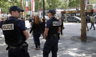 Във Франция задържаха двама за готвен атентат