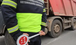 Съдът остави в ареста служителите на ДАИ, взели подкуп от екипа на Роби Уилямс
