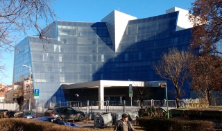 Проблемите около новата сграда на СРС продължават