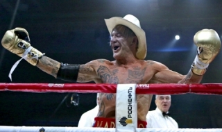 Уреждат мач на Мики Рурк в Русия