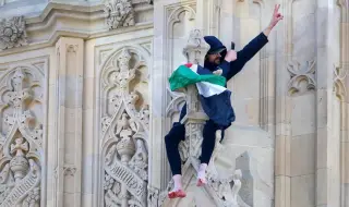 Man arrested after climbing Big Ben 