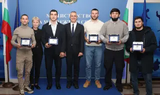 Министър Илиев награди медалистите от Европейското първенство по борба