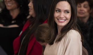 Децата на Анджелина Джоли са я спасили след развода с Брад Пит (СНИМКИ)