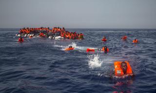 Над 100 бежанци спасени край Крит