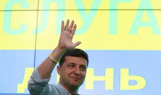 Само 58% от украинците имат доверие към Володимир Зеленски! Президентът посети войници на фронта в Сумска област