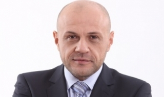ГЕРБ играе с Томислав Дончев за президент