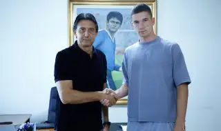 Юноша на Левски подписа своя първи професионален договор