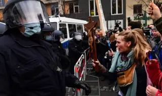 25 000 души протестираха в Германия срещу крайнодесния екстремизъм