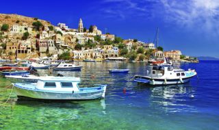Управител на плажен бар в Родос е арестуван за незаконна постройка