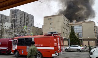 Един загинал и двама ранени при експлозия в сграда на ФСБ в Ростов-на-Дон