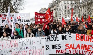 Последен опит на французите да спрат пенсионната реформа