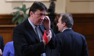 Куюмджиев: Няма да има поскъпване на тока