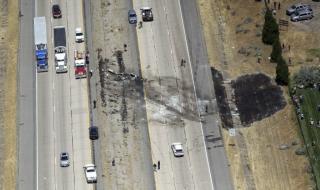 Самолет се разби на магистрала в САЩ