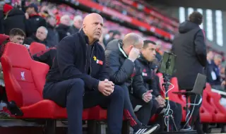 Извънредна среща в Ливърпул след тежката загуба от Манчестър Сити