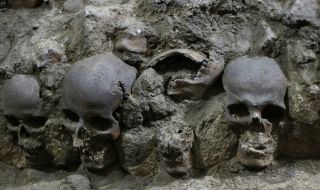 Разкопаха 500-годишна кула от човешки черепи