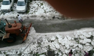 Снегорини след градушка в Ловеч