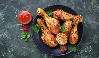 Рецепта на деня: Хрупкави пилешки бутчета на фурна