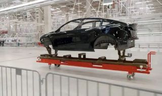 Германците отново "мотаят" Tesla: Заводът в Берлин отлага началото на производството