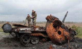 Трупове на руски войници покриват земята в освободените от Украйна територии
