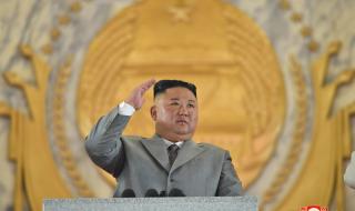 Ким Чен Ун се разплака на военния парад