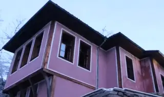 Късо съединение на бойлер е причина за пожар в една от емблематичните за Пловдив къщи