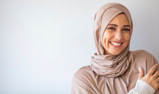 Забрани за забрадки и хиджаб: Оставете жените да решават!