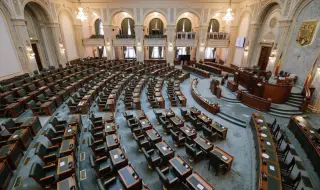 The man who started a fire in the parliament in Bucharest yesterday has been arrested 