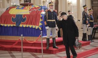 Румъния се сбогува с крал Михай (СНИМКИ)