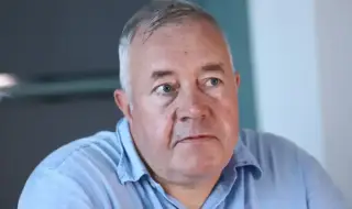 Харалан Александров за Радев: Униформата му е тясна