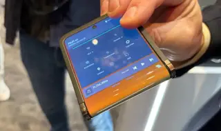 Samsung представи концептуален смартфон, който се сгъва и наобратно