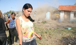 Събарят ромското гето в Мъглиж