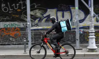 Румънците затягат коланите: доходите падат, разходите се увеличават