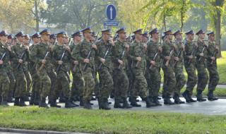 Сърбия с военен парад