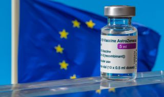 EMA препоръча имунизирането с две дози от ваксината на "Астра Зенека" да продължи