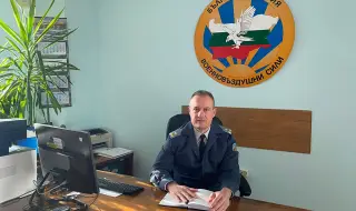 Радев дава висше офицерско звание на български военнослужещ 