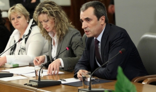 Орешарски: В енергетиката ръководните кадри вече са само професионалисти