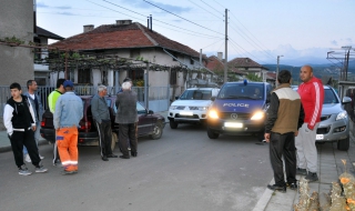 Щурмуваха дома на барикадиралия се в Черниче (обновена)