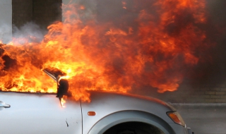 Кола горя в Пловдив