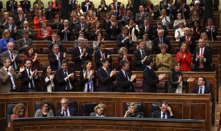 Очаква се крайнодясната партия "Вокс" да засили позициите си в Испания след регионалните избори в неделя