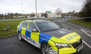 Масови арести в Северна Ирландия след стрелбата по полицай
