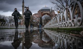Турската лира потъна, нещо нечувано се случва с валутните резерви в Турция
