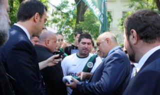 300 000 лв. за футболистите от Нефтохимик обеща Борисов