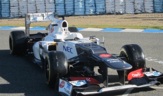 Заубер разряза болида си (видео)