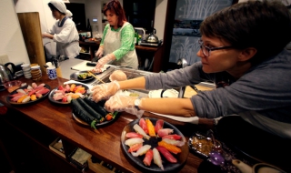 Американците са намалили калориите, но продължават да се хранят нездравословно