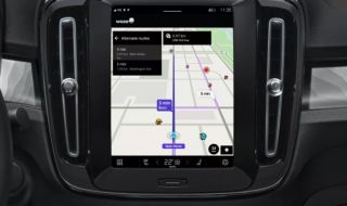 Навигацията Waze директно в колата