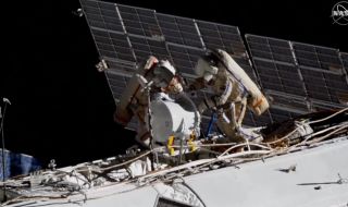 Руски астронавти излязоха в открития Космос (СНИМКИ/ВИДЕО)