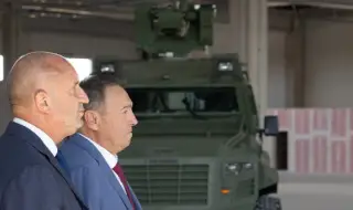 Президентът посети новоизграждаща се база за производство на бронирани автомобили 