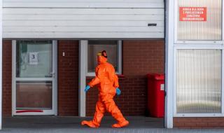 Фармацевт почина след като опита лекарство срещу коронавирус